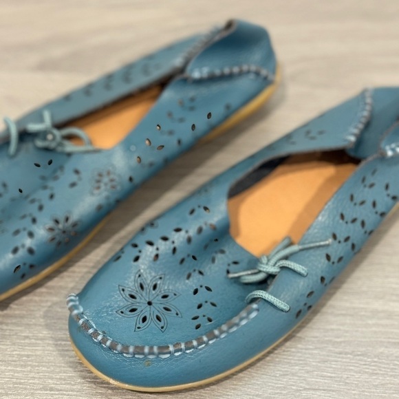 Walking Blue Women’s Stitched Leather Knobbing Sole Slip Ons Size 39 - Picture 2 of 8